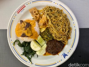 Di Restoran Padang Ini Beli Nasi Padang Bonus Mie Rendang yang Lezat