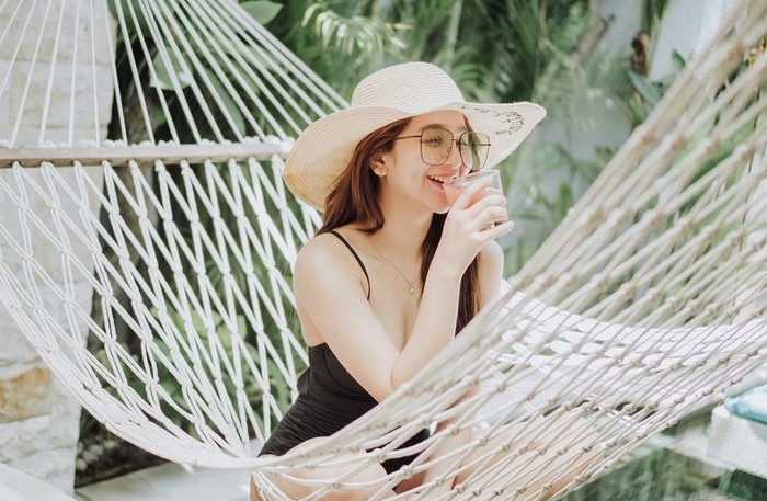 Makin Seksi, Gaya Artis Hana Hanifah Saat Makan Steak di Bali Makin Seksi, Gaya Artis Hana Hanifah Saat Makan Steak di Bali
