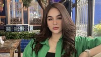 Namanya sempat viral karena tersandung kasus dirinya diduga terlibat prostitusi online. Kini artis cantik dan seksi Hana Hanifah, kembali dilaporkan ke polisi terkait kasus promosi judi online. Foto: Instagram @hanaaaast