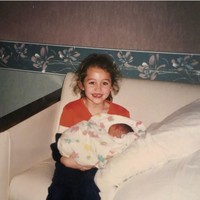 Satu lagi bintang Disney yang mengalami transformasi drastis. Dari idola remaja dengan imej ‘polos’ menjadi sosok penyanyi berpenampilan eksentrik yang kerap menuai sensasi. Foto: Instagram