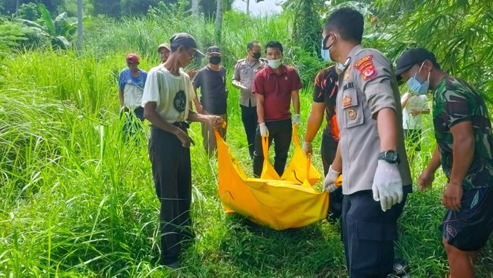 Mayat pria ditemukan mengambang di Sungai Cipatujah Bogor.