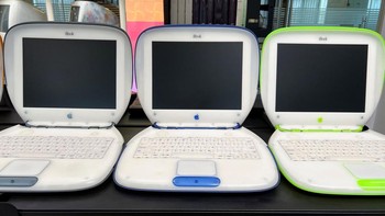 Tampilan Apple iBooks lama saat dipajang di gudang koleksi.