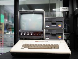 Nih Koleksi Komputer Apple Jadul, Ada yang Masih Berfungsi Lho
