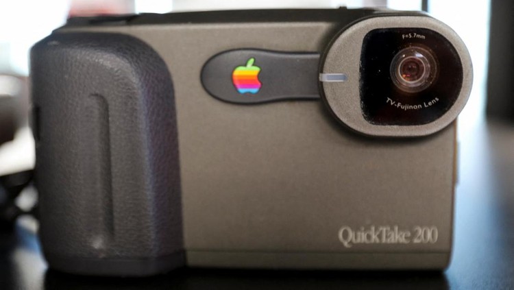 Melihat Koleksi Komputer Jadul Apple di Dubai An old Apple camera is displayed in a warehouse at Elcome International company in Dubai, United Arab Emirates May 23, 2022. Picture taken May 23, 2022. REUTERS/Rula Rouhana