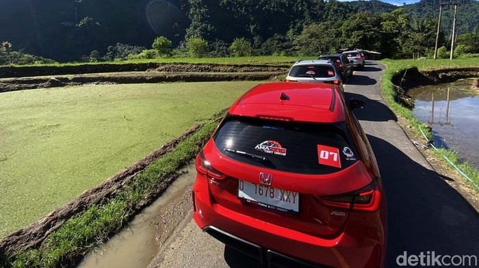 Menjajal All New Honda BRV dan Honda City Hatchback Bandung-Pangandaran Honda Amazing Test drive Bandung-Pangandaran digelar 7-8 Juni 2022. Sejumlah awal media menjajal kehandalan All new Honda BRV dan Honda City Hatchback.