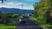 Jalur yang dilalui lebih jauh dibandingkan jalur biasa (Bandung-Tasikmalaya-Ciamis- Banjar-Pangandaran).