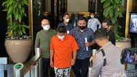Foto: Mitsuhiro Taniguchi ditangkap di salah satu rumah warga lokal di Kalirejo, Lampung Tengah. Penangkapan dilakukan pukul 22.30 WIB, kemarin.(Azhar Bagas Ramadhan/detikcom)