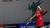 Pada set kedua, laga berjalan lebih ketat. Chaiwan tampak sudah nyetel dengan lapangan dan juga gaya main Gregoria. Keduanya saling mengejar poin hingga skor 7-7. Chaiwan akhirnya menutup interval dengan keunggulan tipis 11-10.