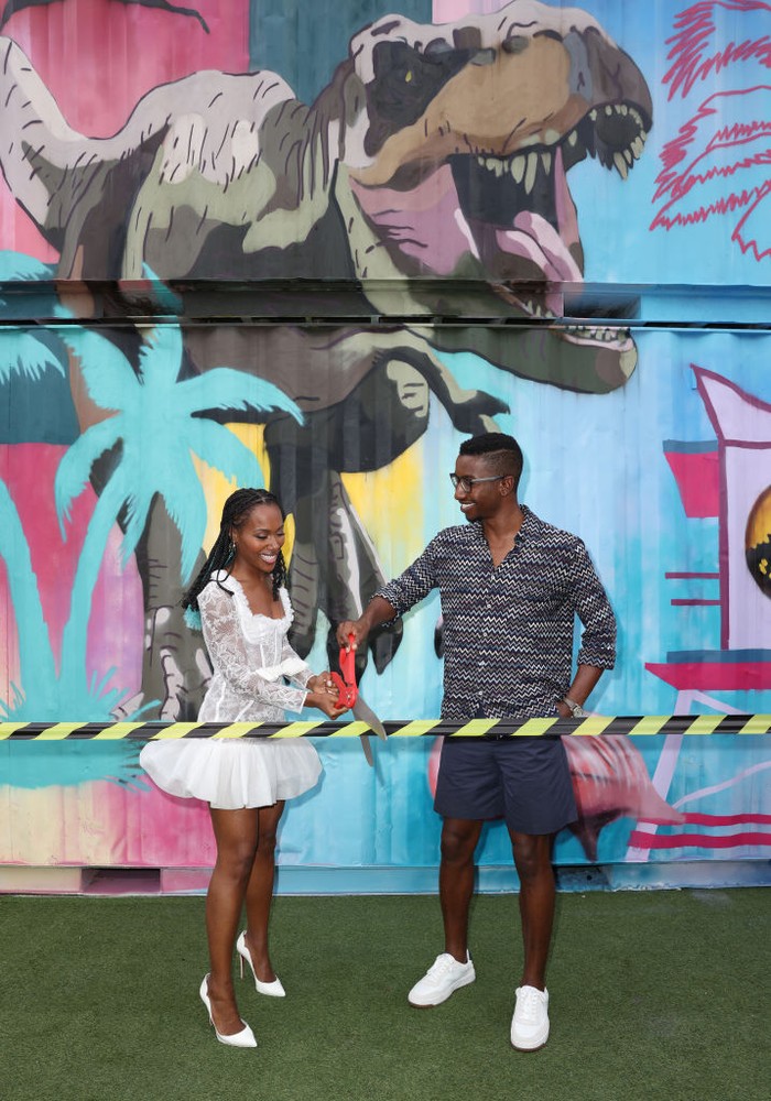 Mural Jurassic World: Dominion MIAMI, FL - JUNE 02: Guests are seen posing with Rexy during a