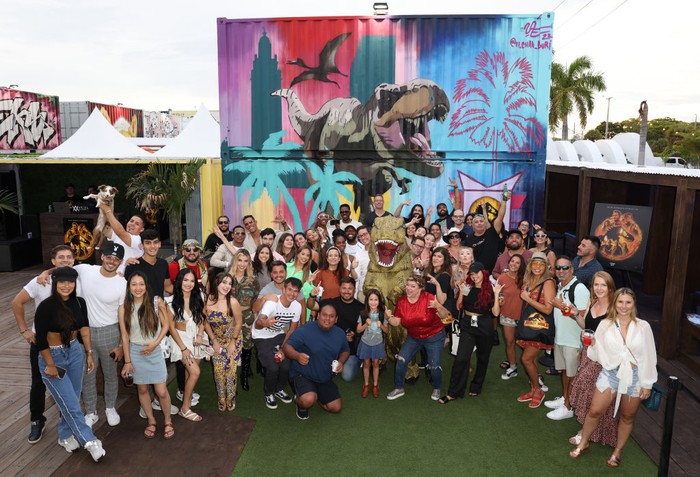 Mural Jurassic World: Dominion MIAMI, FL - JUNE 02: Guests are seen posing with Rexy during a