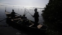 Kelangkaan ikan membuat nelayan di Brasil kesulitan mendapatkan pemasukan.