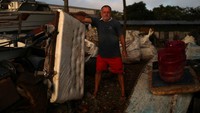 Selain membantu para nelayan yang terdampak kekurangan pasokan ikan, proyek ini juga menjadi upaya untuk membersihkan laut dari sampah.