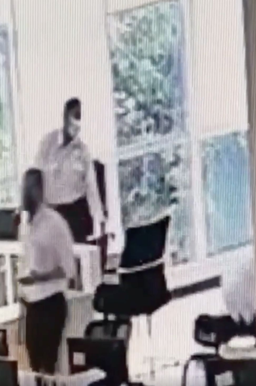 Pejabat di Kantor Pajak Bekasi pukul bawahannya (Tangkapan layar instagram @wisataistimewa)