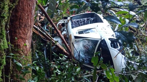 Penampakan helikopter rusak berat usai mendarat darurat di Timika, Mimika, Papua (Dok. Istimewa)