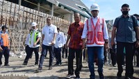 Menteri Perhubungan Budi Karya Sumadi, Sabtu (4/6), mengecek progres pembangunan Pelabuhan Sanur, Bali.