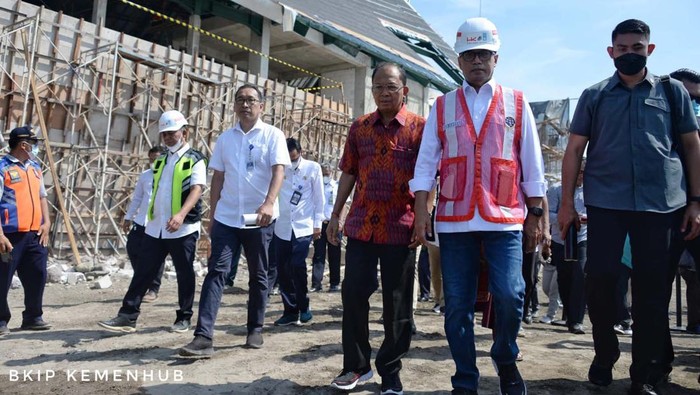 Penampakan Terkini Proyek Pelabuhan Sanur Menteri Perhubungan Budi Karya Sumadi, Sabtu (4/6), mengecek progres pembangunan Pelabuhan Sanur, Bali. Begini progres terkini pembangunan Pelabuhan Sanur.