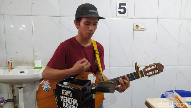 Kenalan Dengan Anto Pengamen Viral Yang Nyanyi Bareng Tantri Kotak