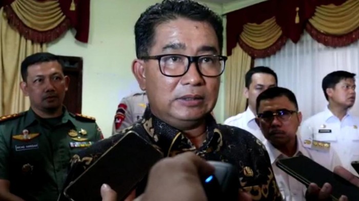 Pj Gubernur Sulbar Akmal Malik saat memberikan keterangan soal gempa Mamuju, Sulbar.