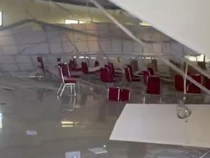 Plafon Gedung Kantor di Mamuju Sulbar Roboh Akibat Gempa M 5,8