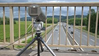 Begini penampakan kamera CCTV yang dilengkapi dengan AI untuk memburu para pengendara mobil nakal yang asyik main HP saat berkendara, Selasa (7/6/2022).