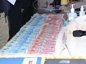 Penampakan Tumpukan Uang Disita Polisi di Kasus Suntik Modal Alkes Fiktif