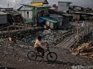 Tambah Masalah Pemprov DKI: Hamparan Sampah di Kampung Nelayan