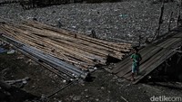 Sampah plastik di laut meningkat seiring tahun akibat urbanisasi, pembangunan, dan perubahan pola konsumsi dan produksi. Sampah menjadi ancaman serius pada ekosistem laut, bisnis perikanan, kesehatan publik, dan pariwisata.