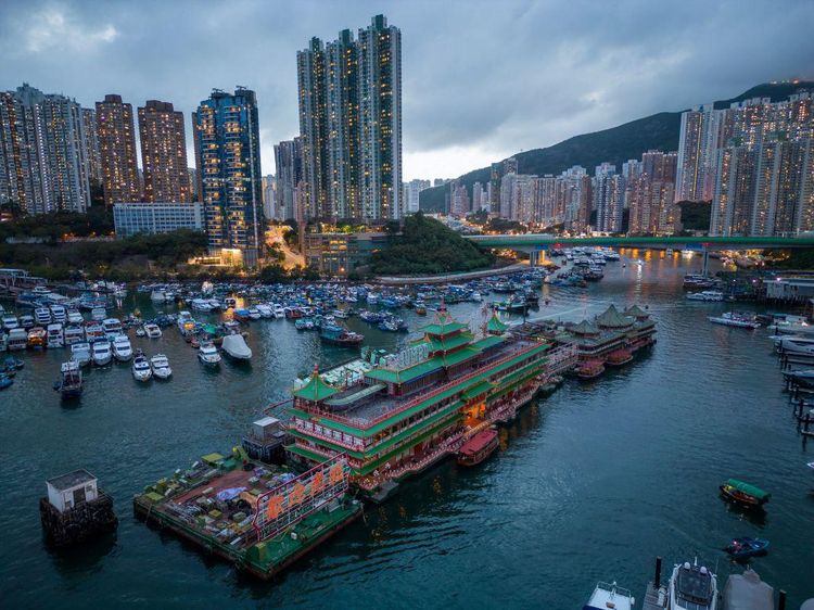 Foto-foto Restoran Apung Ikonik di Hong Kong yang Terancam Karam