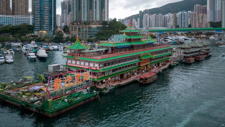This aerial photo taken on June 2, 2022 shows the Jumbo Floating Restaurant located in the typhoon shelter near Aberdeen on the south side of Hong Kong island. - Local newspapers have reported the restaurant, which has been closed due to Covid-19 and lack of tourists since 2020, will exit the city after its owner suffered extensive losses. (Photo by Daniel SUEN / AFP) (Photo by DANIEL SUEN/AFP via Getty Images)