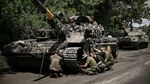 Saat Tentara Ukraina Sibuk Perbaiki Tank yang Mogok