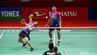 Pasangan Indonesia itu juga sempat unggul lima poin pada skor 8-3.
