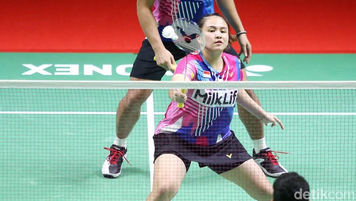 Praveen/Melati Kalahkan Pasangan India Pasangan ganda campuran Indonesia Praven Jordan, Melati Daeva Oktaviani, berhadapan dengan pasangan ganda campuran India Ishaan Bhatnagar,Tanisha Crasto, dalam ajang Badminton Indonesia Master 2022, Jakarta, Rabu (8/6/2022). Dalam pertandingan ini, peringkat 4 dunia Praveen Jordan, Melati Deeva berhasil memenangi pertandingan tersebut dengan skor 21-14, 16-21 dan 21-14.