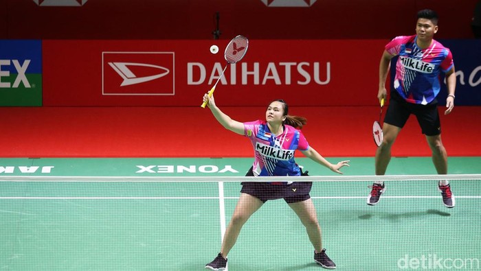 Praveen/Melati Kalahkan Pasangan India Pasangan ganda campuran Indonesia Praven Jordan, Melati Daeva Oktaviani, berhadapan dengan pasangan ganda campuran India Ishaan Bhatnagar,Tanisha Crasto, dalam ajang Badminton Indonesia Master 2022, Jakarta, Rabu (8/6/2022). Dalam pertandingan ini, peringkat 4 dunia Praveen Jordan, Melati Deeva berhasil memenangi pertandingan tersebut dengan skor 21-14, 16-21 dan 21-14.