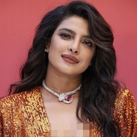Priyanka Chopra menghadiri acara peluncuran koleksi perhiasan BVLGARI ‘Eden the Garden of Wonders’ di Paris, Prancis pada Senin (6/6/2022) waktu setempat. Foto: Getty Images