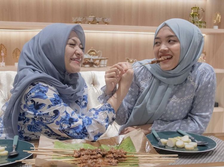Putri Delina Kulineran di Bali hingga Makan Bareng Nathalie Holscher