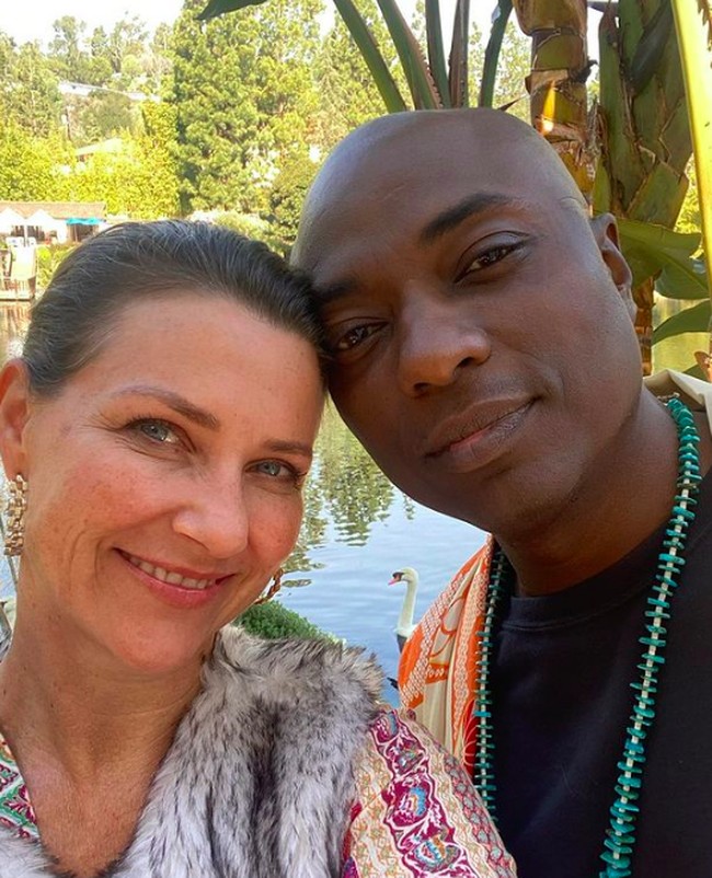 5. Pernah Koma dan Kembali dari Kematian Durek juga mengatakan bahwa dia pernah kembali dari kematiannya ketika koma panjang. Dia mengatakan bahwa dia membakar jiwanya dan kembali hidup. Ketika hidup lagi dari mati suri, Durek mengatakan dia tidak bisa berjalan, namun dengan kekuatan spiritualnya dia kembali mampu berjalan. Foto: dok. Instagram/@iam_marthalouise