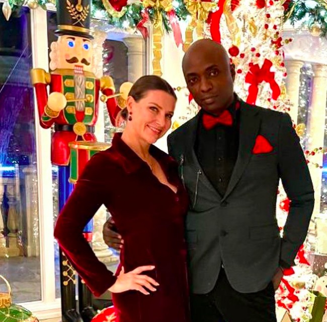 6. Pengobatan Alternatif Durek Verrett juga bisa mengobati orang lain lewat cara spiritualnya. “Aku menjembatani antara alam spiritual dan fisik,” ungkap pria yang di-endorse oleh Goop, perusahaan milik Gwyneth Paltrow itu. Foto: dok. Instagram/@iam_marthalouise