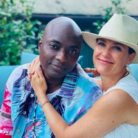 3. Meramal Bahwa Jodohnya Adalah Putri Kerajaan Dalam unggahan di Instagramnya, Durek mengatakan bahwa sejak lama dia memprediksi bahwa dia akan menikah dengan putri kerajaan. Ramalan tersebut datang dari ibu Durek. “Saat aku remaja, ibuku mengatakan kepadaku bahwa suatu hari seseorang dari budaya Norwegia akan menemukanku dan memberikan kebahagiaan di hatiku. Dia mengatakan bahwa orang tersebut adalah seorang putri,” ungkap Durek. Foto: dok. Instagram/@iam_marthalouise