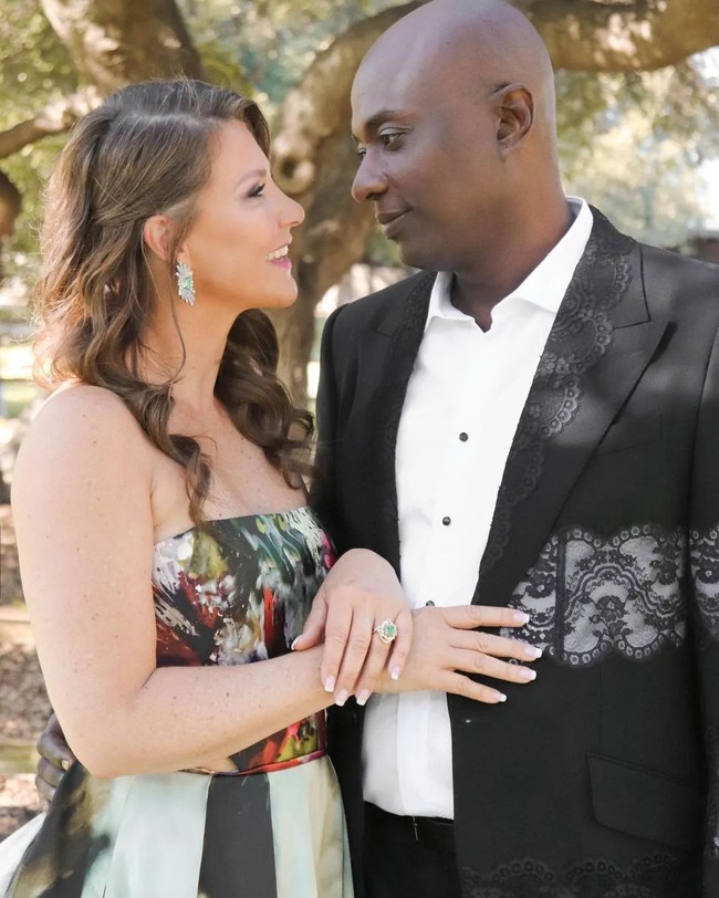 7. Hubungan Putri Martha Louise dan Durek Verrett Disetujui oleh Keluarga Kerajaan  Banyak yang sangsi dengan hubungan keduanya akan direstui oleh pihak kerajaan Norwegia terlebih dengan latar belakang Durek Verrett yang kontroversial. Nyatanya, ayah Putri Martha, Raja Harald memberikan restu untuk hubungan putrinya. “Kami berharap  Putri Martha dan Verrett yang terbaik untuk masa depan mereka,” begitu pernyataan resmi Raja dan Ratu yang dibagikan oleh istana kerajaan. Foto: Instagram @iam_marthalouise