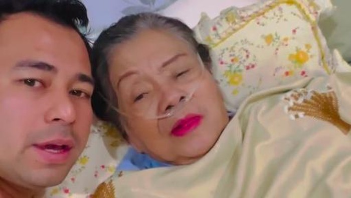 Raffi Ahmad mengabarkan mami Popon sakit.