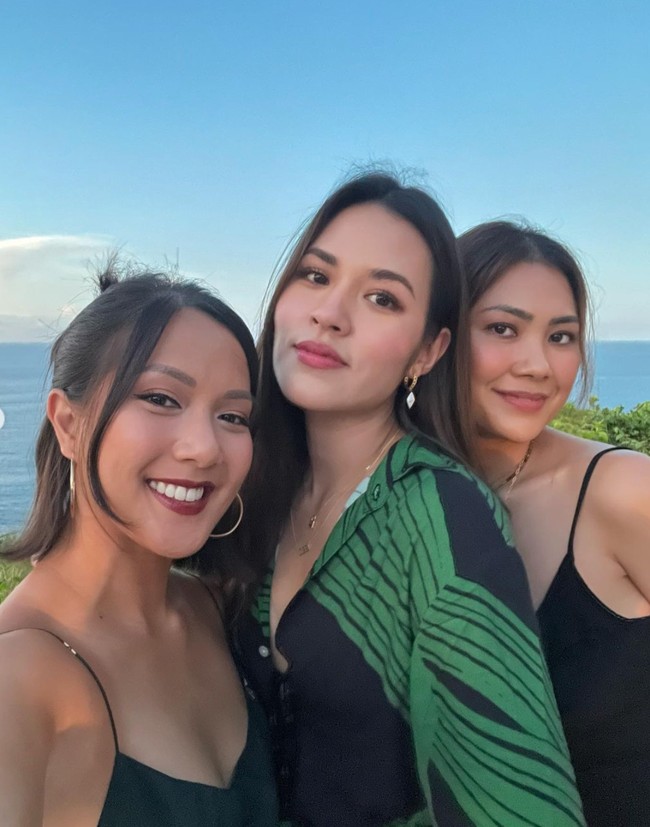 Walaupun Hamish Daud tidak hadir dan menemani Raisa di hari ulang tahunnya, namun Hamish mengunggah foto lama dirinya bersama Raisa dengan memberikan caption yang romantis. Raisa pun tampak membalas unggahan Hamish tersebut dan mengaku merindukan sang suami. Aww love you bubb thank youu miss you, tulis Raisa.Foto: Instagram