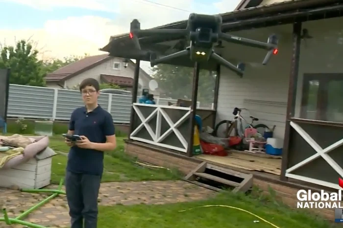 Remaja Ukraina pakai drone