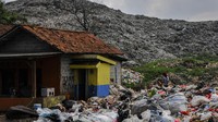 Diketahui warga yang tinggal di sekitar TPA Burangkeng menyetujui rencana perluasan area pembuangan sampah milik pemerintah daerah tersebut.  