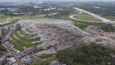 Foto Udara TPA Burangkeng Bekasi yang Akan Diperluas, Sampah Membludak