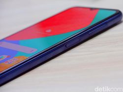 Unboxing Samsung Galaxy M33 5G RAM 8 GB Biru Menggoda