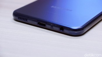 Port yang dimiliki USB Tpe C, jack audio 3,5 mm dan speaker. Foto: Adi Fida Rahman/detikINET