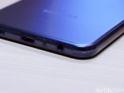 Unboxing Samsung Galaxy M33 5G RAM 8 GB Biru Menggoda