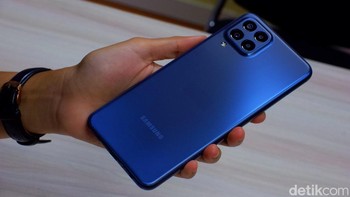 Samsung menyokong HP 5G ini dengan chipset Exynos 1280 yang dibuat dengan fabrikasi 5 nm dan RAM 8GB. Foto: Adi Fida Rahman/detikINET