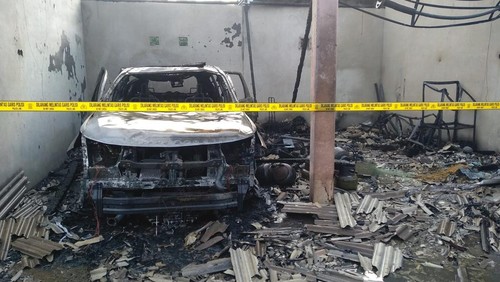 Sebuah warung sembako dan mobil Pajero hangus terbakar di Banjar Gulingan Tengah Kaler, Desa Gulingan, Kecamatan Mengwi, Badung, Rabu (8/6/2022).