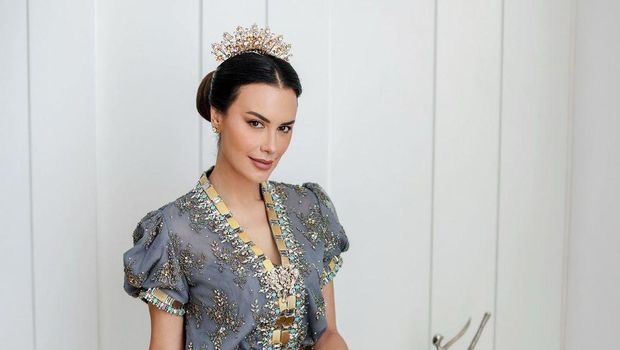 Sophia Latjuba pakai baju bodo